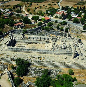 Zentrum einer riesigen Kultstätte: der mehr als 100 Meter lange und über 50 Meter breite Apollontempel in Didyma