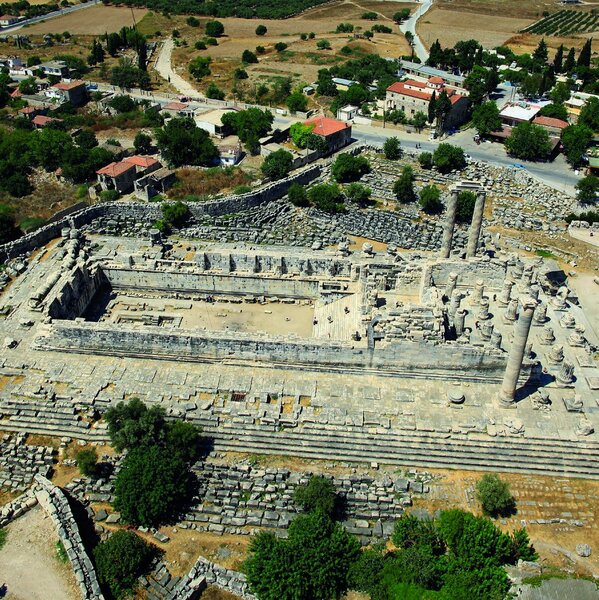 Zentrum einer riesigen Kultstätte: der mehr als 100 Meter lange und über 50 Meter breite Apollontempel in Didyma